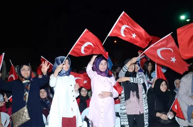 Darende'de 15 Temmuz'da Vatandaşlar Meydanları Doldurdu