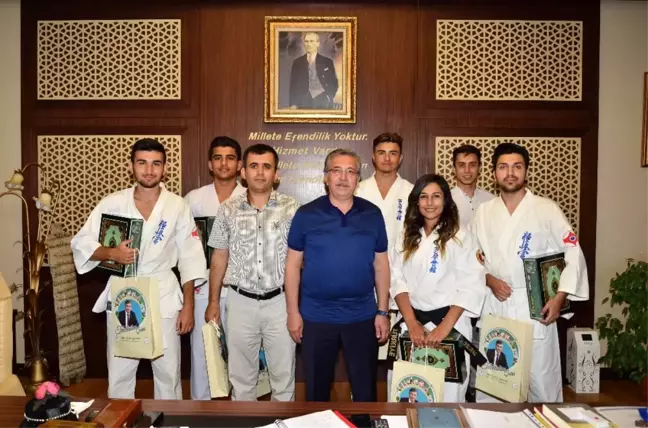 Milli Sporculardan Başkan Çetin'e Teşekkür Ziyareti