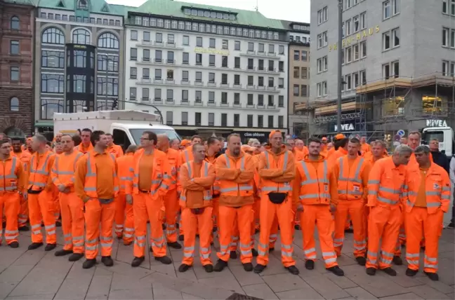 Hamburg'taki Meydana Türk Temizlik İşçisinin İsmi Verildi