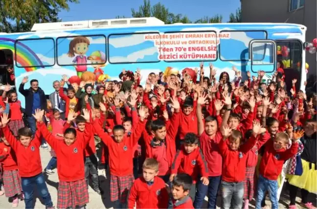 Yolcu Otobüsü Gezici Kütüphaneye Dönüştürüldü