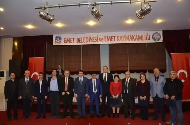 Emet'te 'Bağımlı Olma Özgür Ol' Konulu Sempozyum