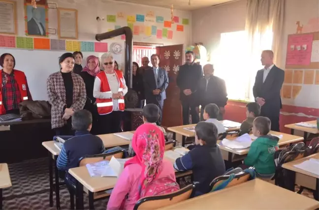 Kızılay'dan İhtiyaç Sahibi Öğrencilere Yardım
