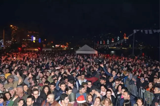 Kuşadalılar Yeni Yıla Manga Konseri ile Girdi