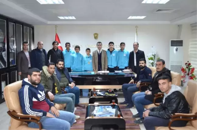 Sporcular Sevinçlerini Müdür Keleş ile Paylaştı