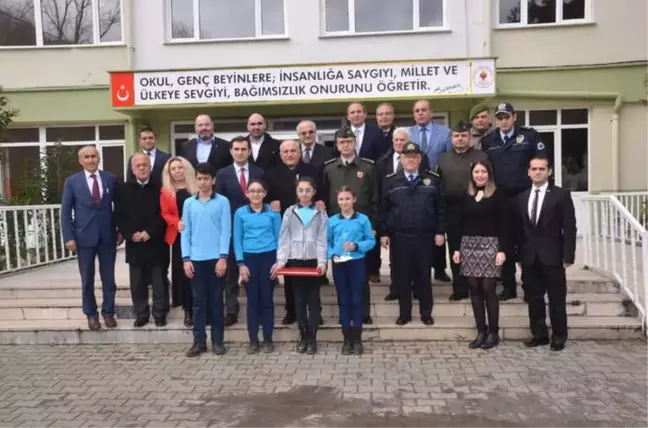 Vali İpek Erfelek'te Karne Dağıttı