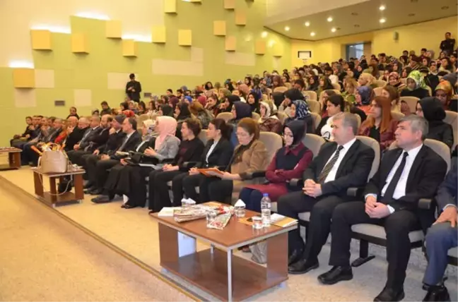 Hrü'de Kadınlar Günü Paneli Yapıldı