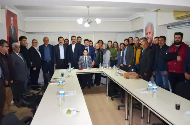 Didim AK Parti'de 26 Yeni Üyeye Rozet Töreni Düzenlendi