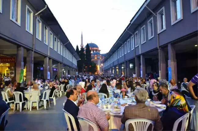 Balıkesir Büyükşehir Belediyesinden 10 Bin Kişilik İftar