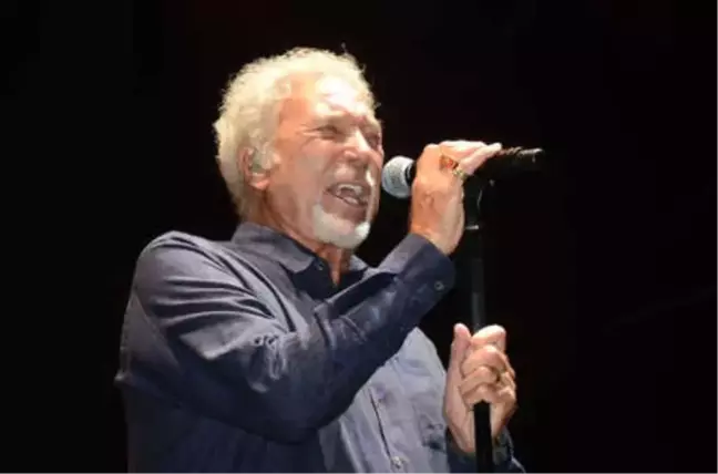 Tom Jones Regnum'da Konser Verdi