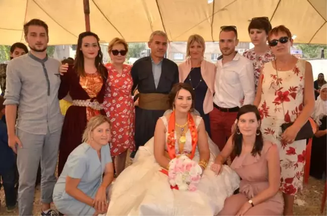 Yüksekova'ya Gelin Gelen Fransalı Kadına Dillere Destan Düğün