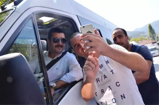 Belediye Başkanı Şoför Oldu, Ücretsiz Yolcu Taşıdı