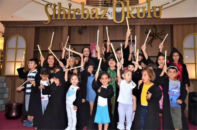 Espark'ta Çocuklar 'Sihirli Dünya'da' Buluştu