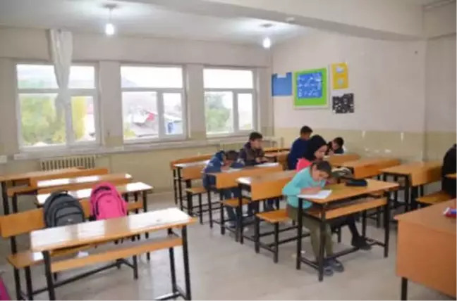 Veliler, 28 Öğrencide Hepatit A Virüsü Çıkan Okula Çocuklarını Göndermiyor