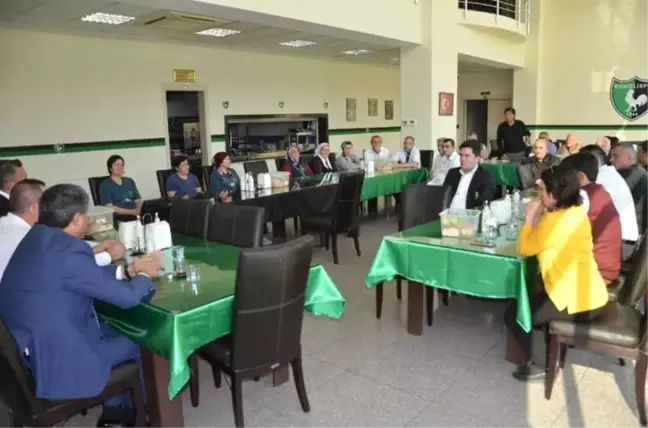 Denizlispor'da Başkan Ali Çetin, Personellerin Sorunlarını Dinledi