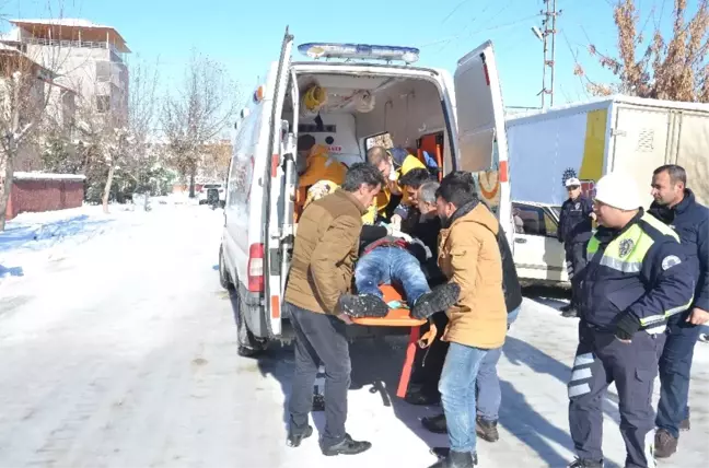 İki Araç Arasında Sıkışan Genç Hayatını Kaybetti