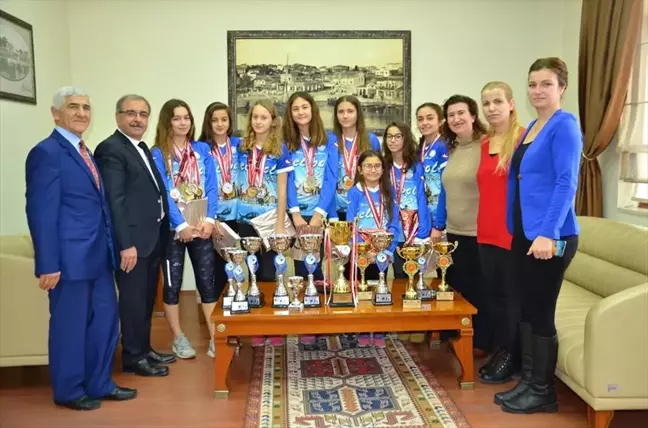 Gelibolu Triatlon Spor Kulübünden Belediye Başkanı Özacar'a Ziyaret