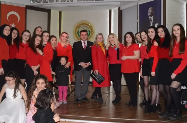 Başkan Bakıcı Hanımların Eğlencesine Katılarak Kadınlar Gününü Kutladı