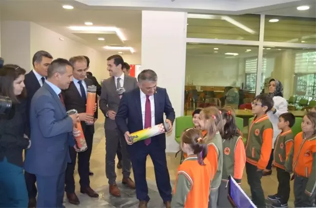 Vali Yazıcı'dan Öğrencilere Satranç Takımı
