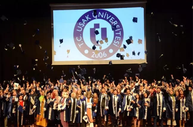 Uşak Üniversitesi 4 Bin 600 Öğrencisini Mezun Etti