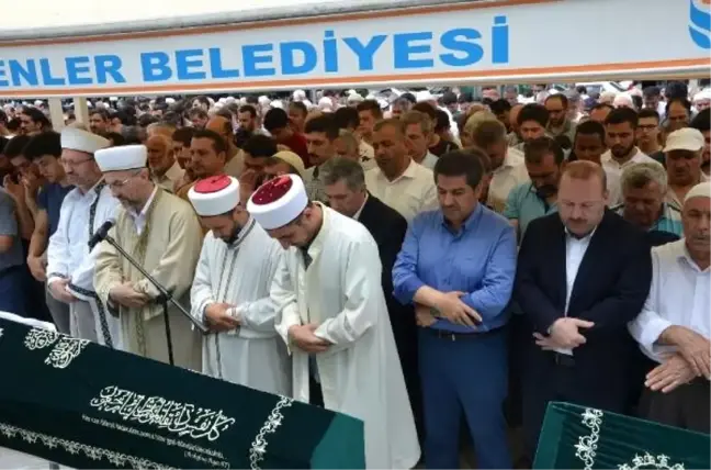 Mursi İçin Esenler'de gıyabi cenaze namazı kılındı