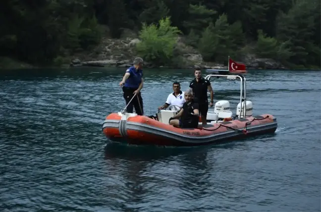 Adana'da serinlemek için göle giren genç kayboldu