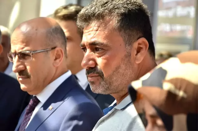 Şehit babası 15 Temmuz fotoğraf sergisini gözyaşlarıyla gezdi