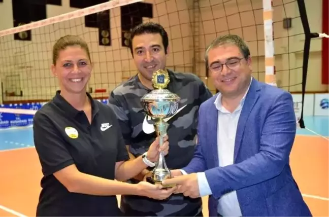 Kuşadası'nda zafer vakıfbank'ın