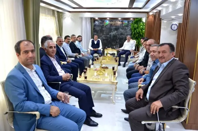 Başkan Mehmet Çınar, Yeşilyurt Belediyespor'un yeni yönetimi ve teknik direktörünü ağırladı