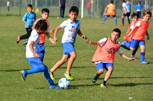 Yunusemre Belediyespor, futbolda geleceğin yıldızlarını arıyor