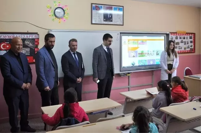 Kaymakam Coşkun ve Başkan Gürer öğrencilerle bir araya geldi