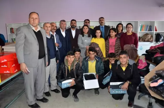 Muş'ta 200 öğrenci giydirildi