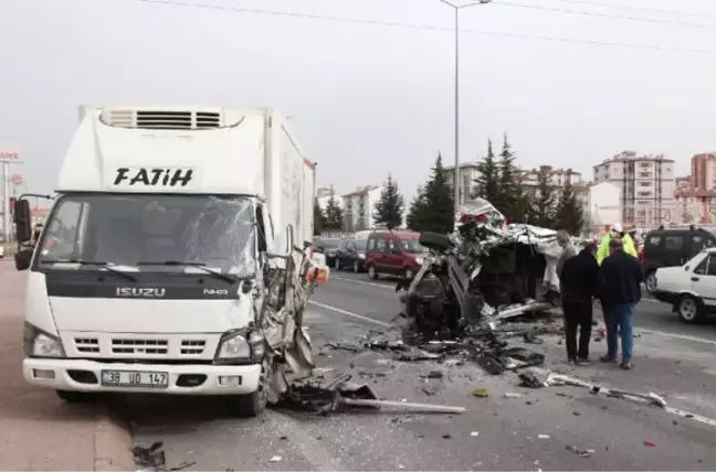 MANİSA TURGUTLU'DA FIRTINADA AĞAÇLAR DEVRİLDİ