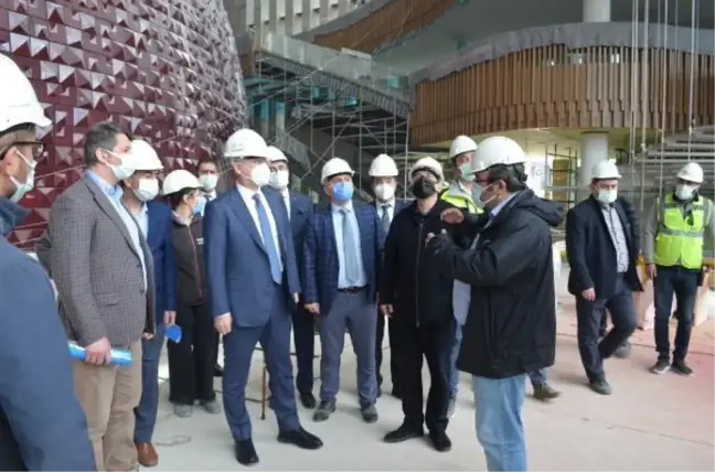 TOKİ Başkanı Bulut, kurumun İstanbul'daki projelerinin şantiye alanlarını inceledi