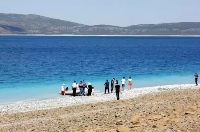 Son dakika... Salda Gölü'ne serinlemek için giren çocuk boğuldu (3)