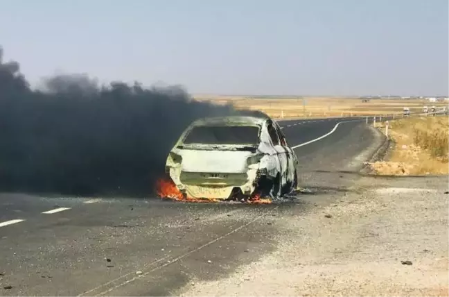 Mardin'de seyir halindeki otomobil yandı