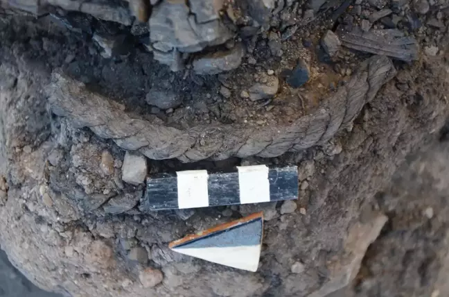 Kütahya'da höyük kazısında 4 bin 500 yıllık urgan parçalarına rastlandı