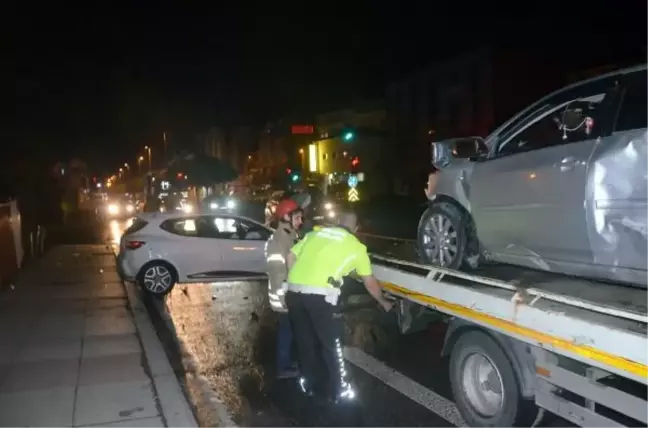 Avcılar'da iki otomobil çarpıştı