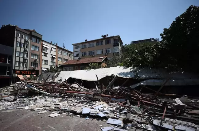 Bakırköy Belediyesince Zeytinlik'teki dükkanların yıkılması esnafın tepkisine neden oldu