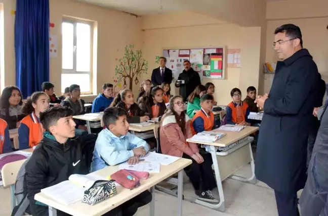 Validen depremzedeler için 1 tır dolusu ekmek pişiren kadınlara teşekkür