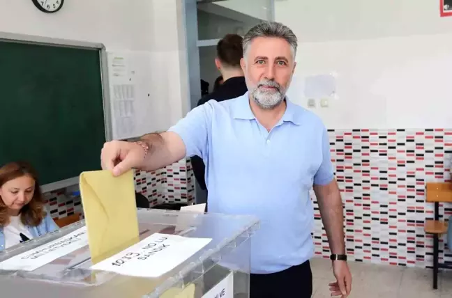 Başkan Sandal ailesiyle birlikte oy kullandı