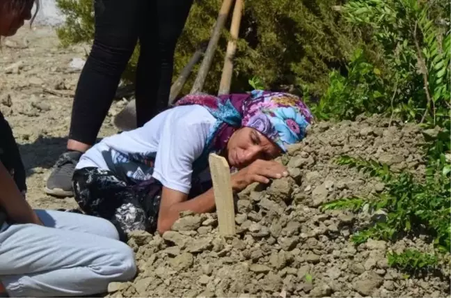 İki Arkadaş Yan Yana Toprağa Verildi