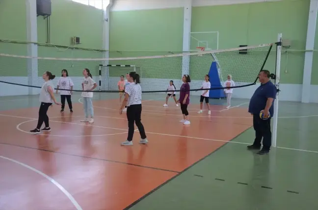 Beylikova'da Yaz Spor Okulunda Voleybol Branşı İlgi Görüyor