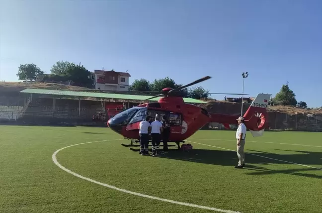 Malatya'da Kalın Bağırsak Yırtılması Geçiren Hasta Ambulans Helikopterle Hastaneye Sevk Edildi
