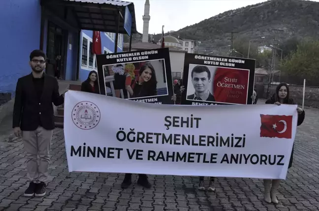 Hakkari'de öğretmenler şehit meslektaşları için yürüdü