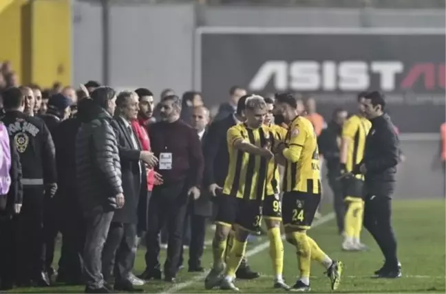 İstanbulspor başkanının hakemin penaltı kararı sonrası takımı sahadan çekmesi İngiliz basınında büyük yankı uyandırdı