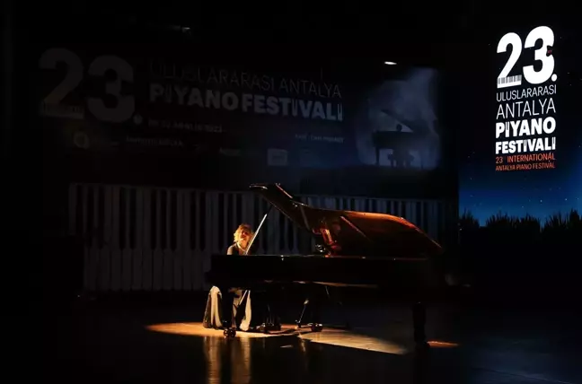 Devlet Sanatçısı Gülsin Onay, Antalya Piyano Festivali'nde Müzikseverlerle Buluştu