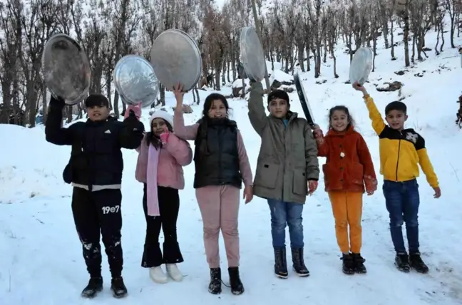 Şırnak'ta çocuklar kar pistinde kaymanın keyfini çıkardı