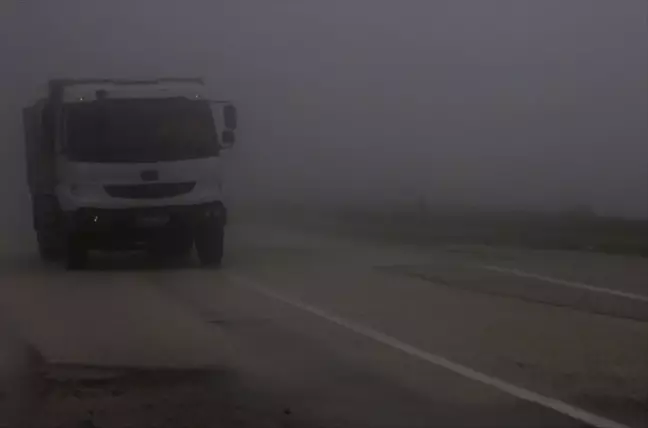 Sis Altında Ulaşım Olumsuz Etkilendi