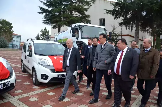 Beylikova Belediyesi'ne 4 yeni iş ve hizmet aracı hibe edildi