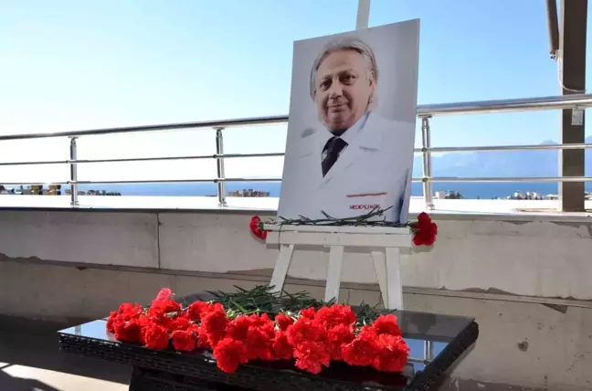 Antalya'da Organ Nakli Uzmanı Prof. Dr. Alper Demirbaş İçin Tören Düzenlendi